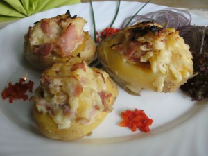 Lecker gefüllte Ofenkartoffel