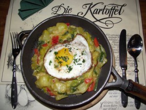 Kartoffel-Geröstl mit Spiegelei