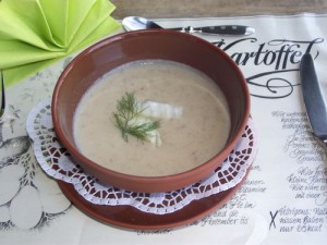 Deutsche Fenchelsuppe mit Speck