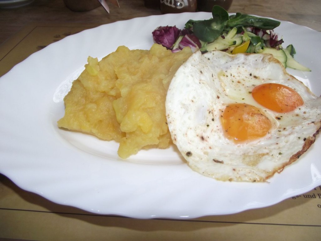 Kartoffel-Steckrübenpürree mit Spiegelei