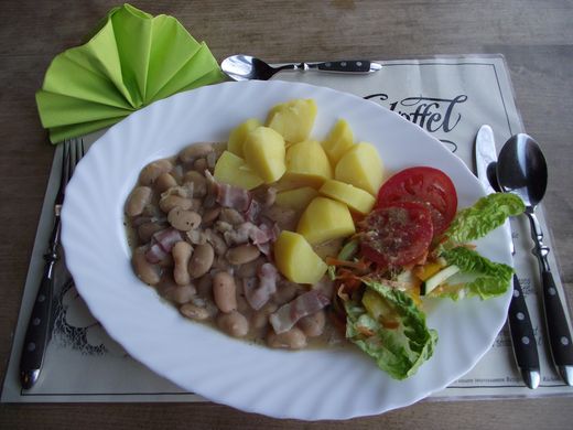 Dicke Bohnen mit Speck und Salzkartoffeln | Heidefarmen Blog
