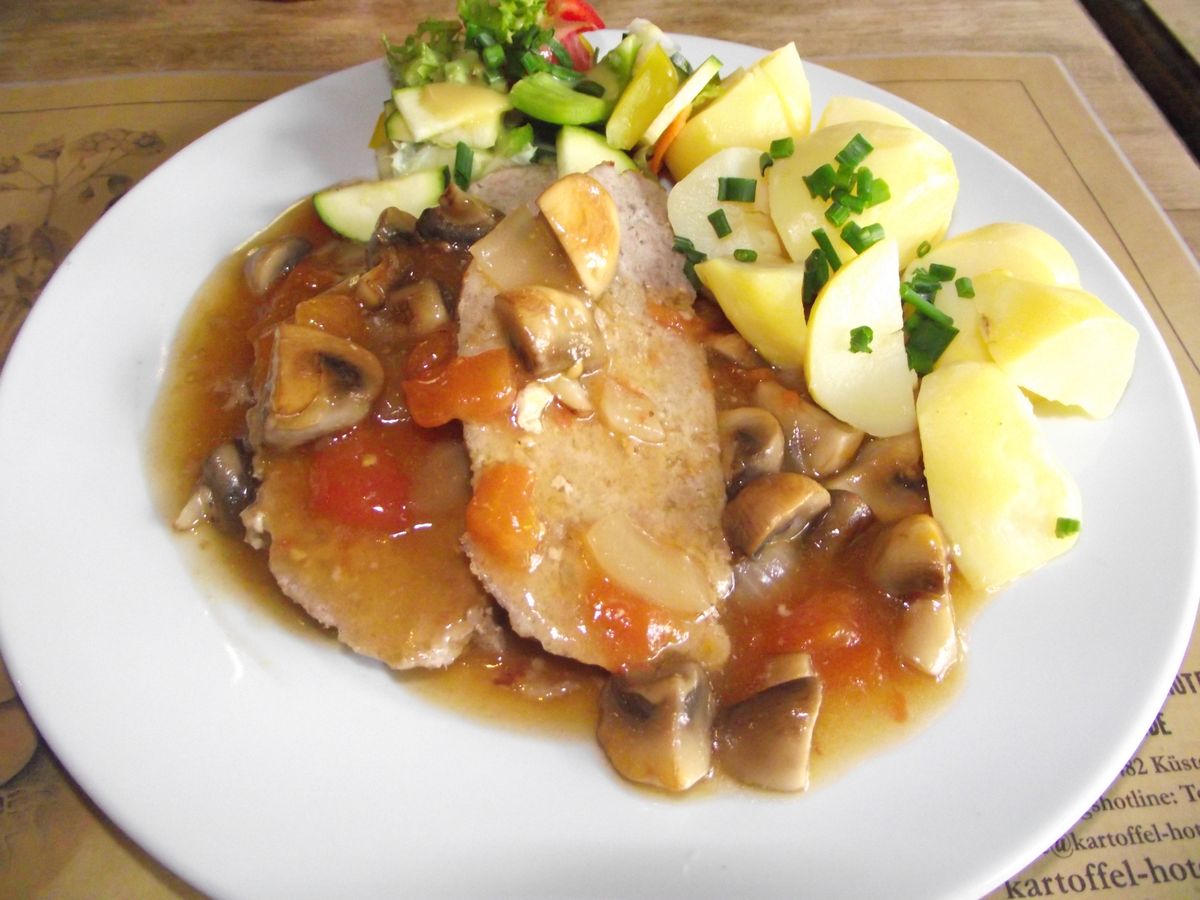 Geschmorter Hackbraten mit Tomaten
