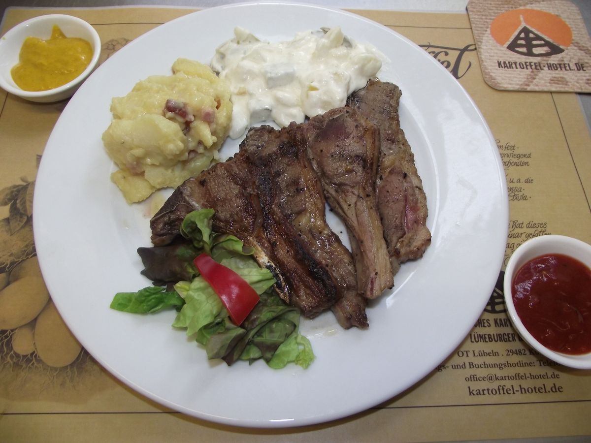 Lammkoteletts vom Grill