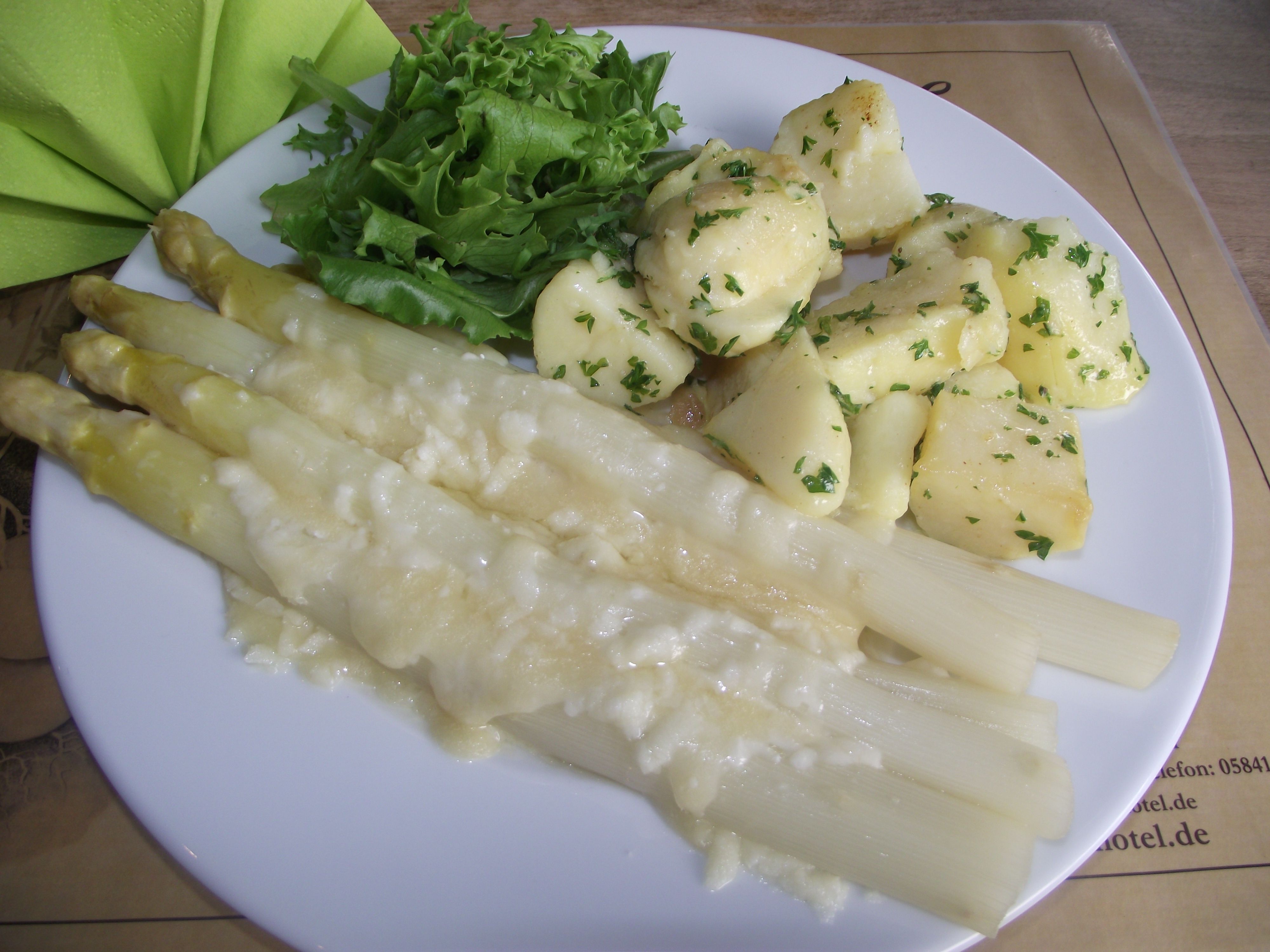 Überbackener Spargel mit Parmesan