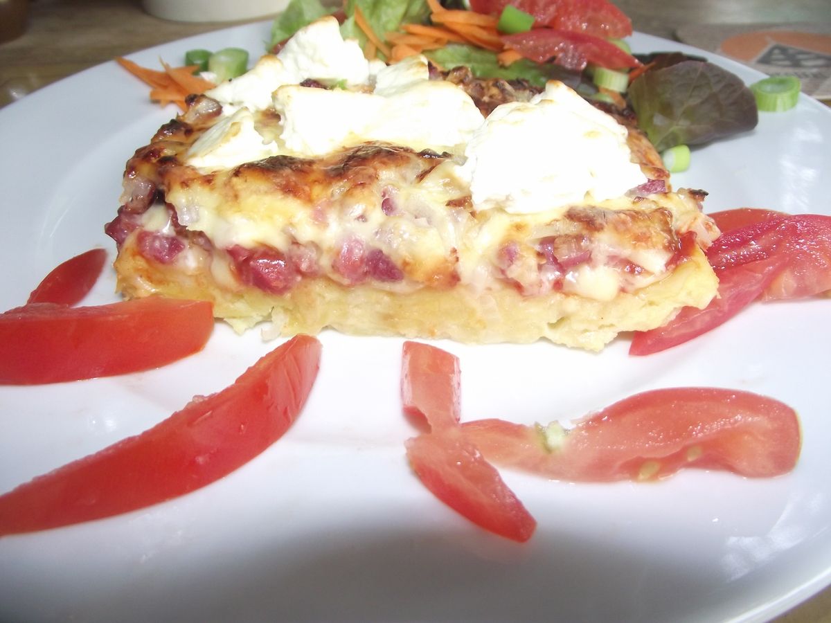 Kartoffelpizza mit Schafskäse