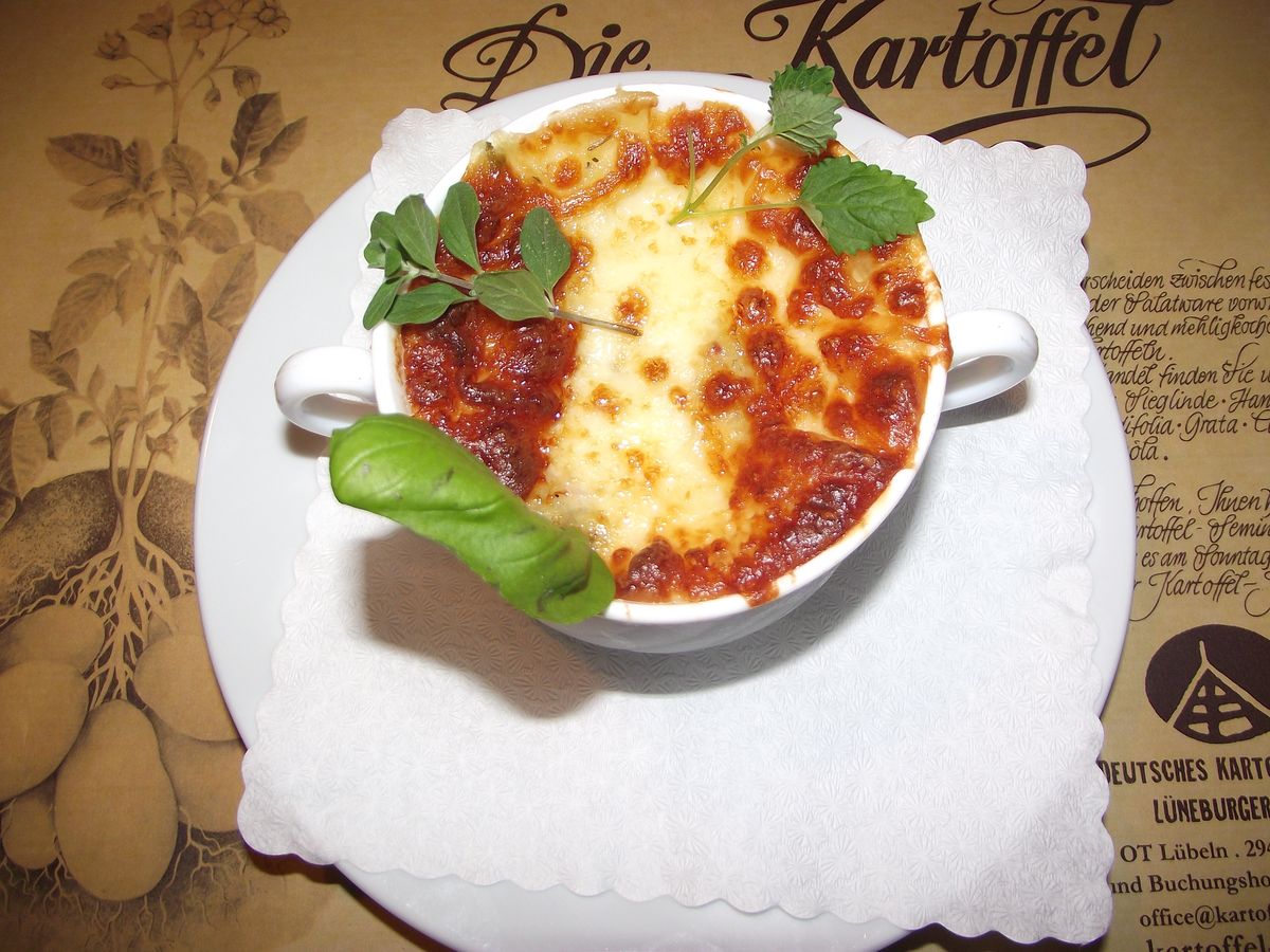 Kartoffel-Speck-Törtchen mit Mozzarella überbacken