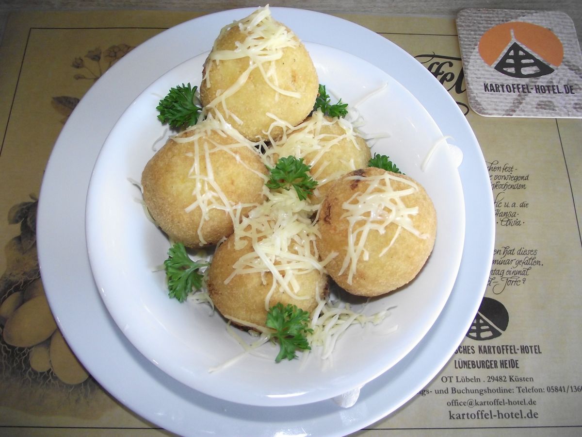 Kartoffelkrapfen mit Sauerkraut