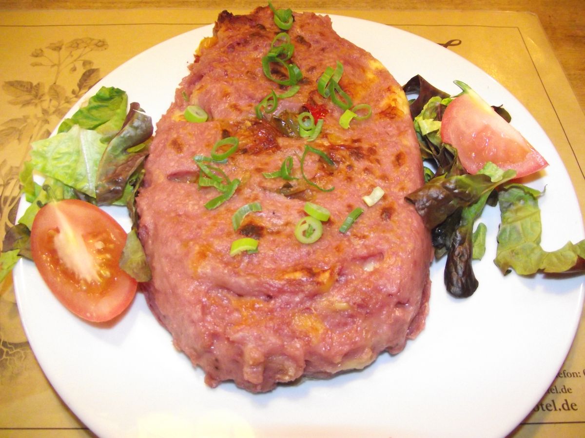 Kartoffelterrine mit blauen Kartoffeln
