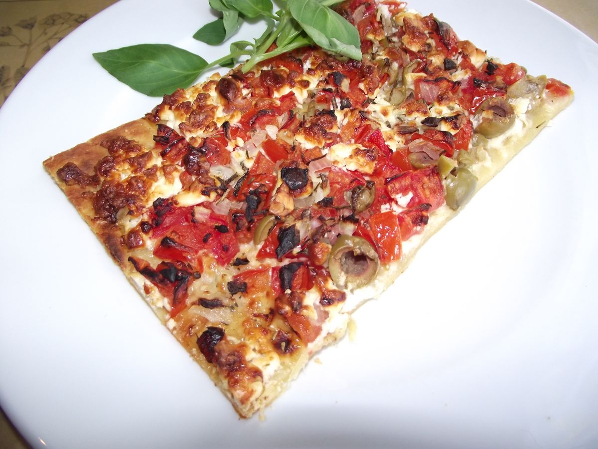 Kartoffelpizza mit Tomaten