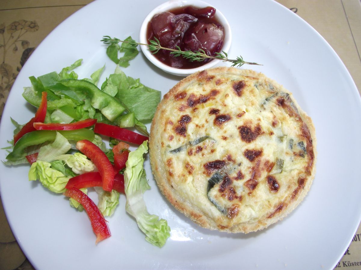 Lauch-Käse-Tarteletts mit Zwiebelkonfitüre
