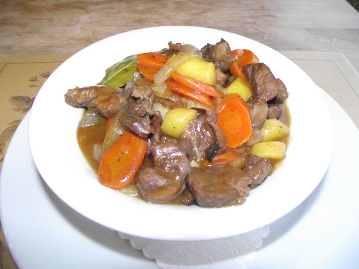 Heidschnuckengulasch mit Wurzelgemüse