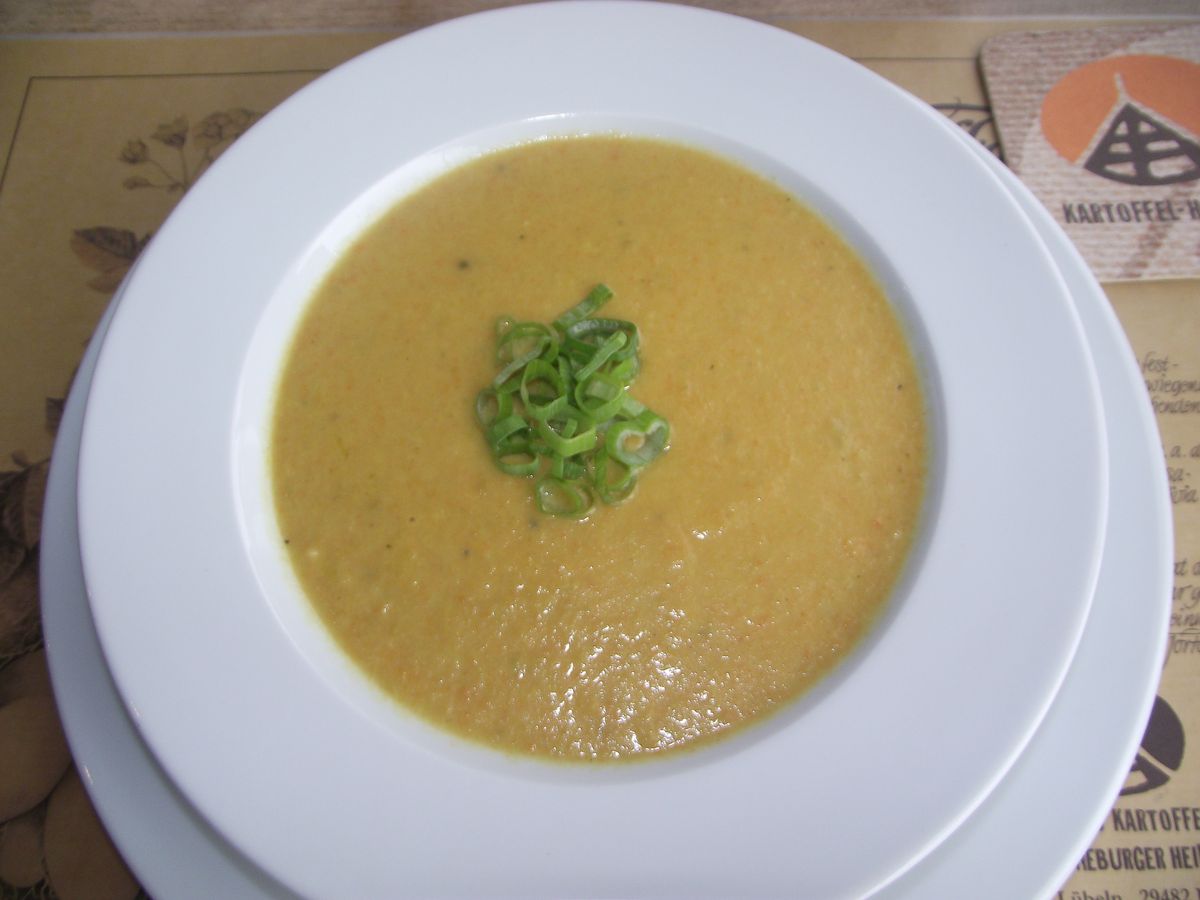 Kartoffelsuppe mit Curry