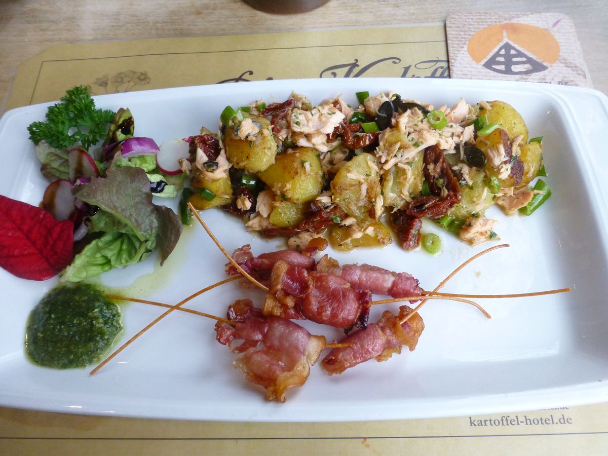 Kartoffelsalat mit Lachs