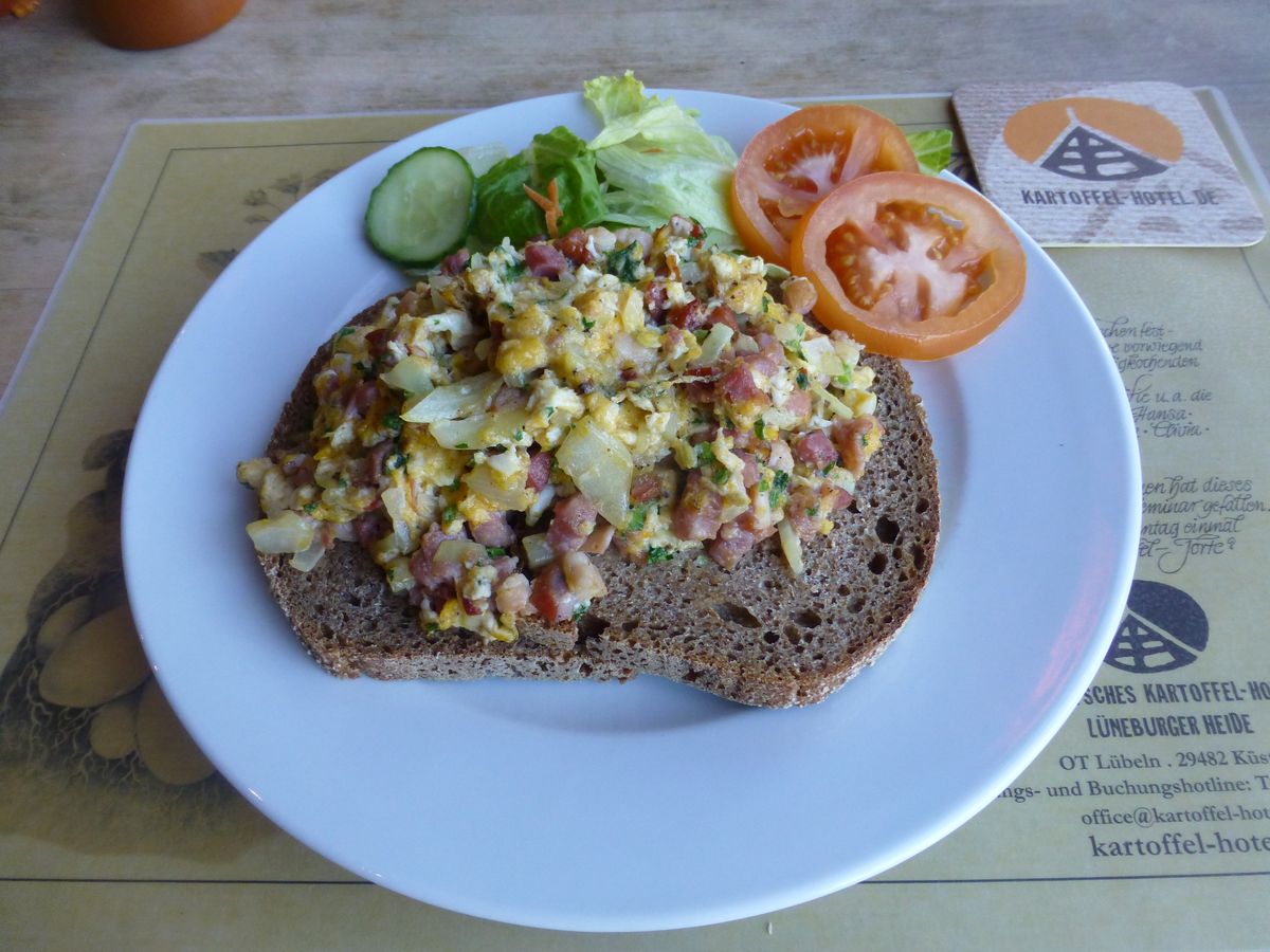 Rührei-Schnitte mit Speck